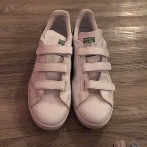 Men’s Adidas tennis shoes